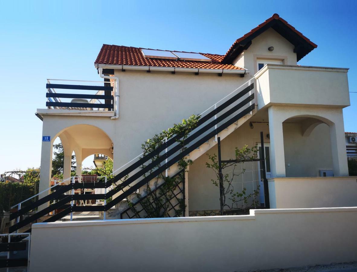 Apartman Milutin Vrsi Exterior photo